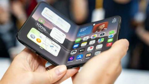 iPhone Duo半折状态，展示折叠屏内屏