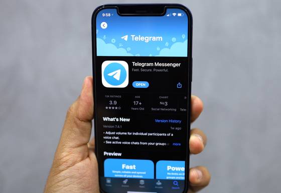 App Store 里 Telegram Messenger 的实拍